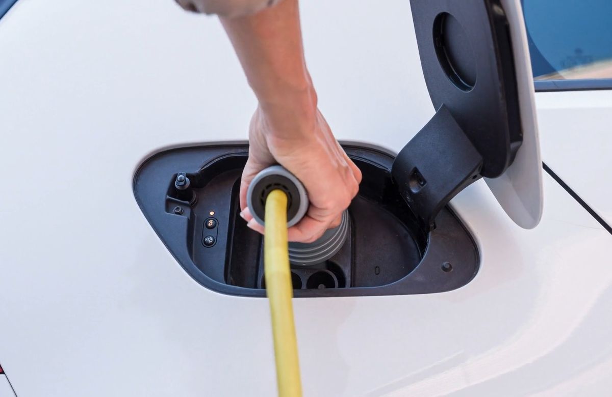 Brzi i prenosni punjači omogućavaju fleksibilno, efikasno i brzo punjenje električnog vozila u svakodnevnim uslovima.