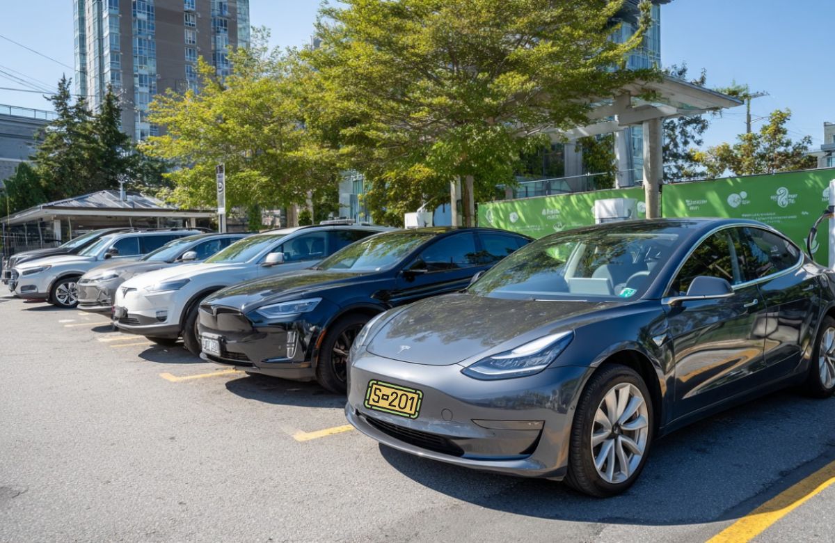 Električni automobili su pristupačniji, ekološki i ekonomični, sa sve boljom infrastrukturom i dometom.